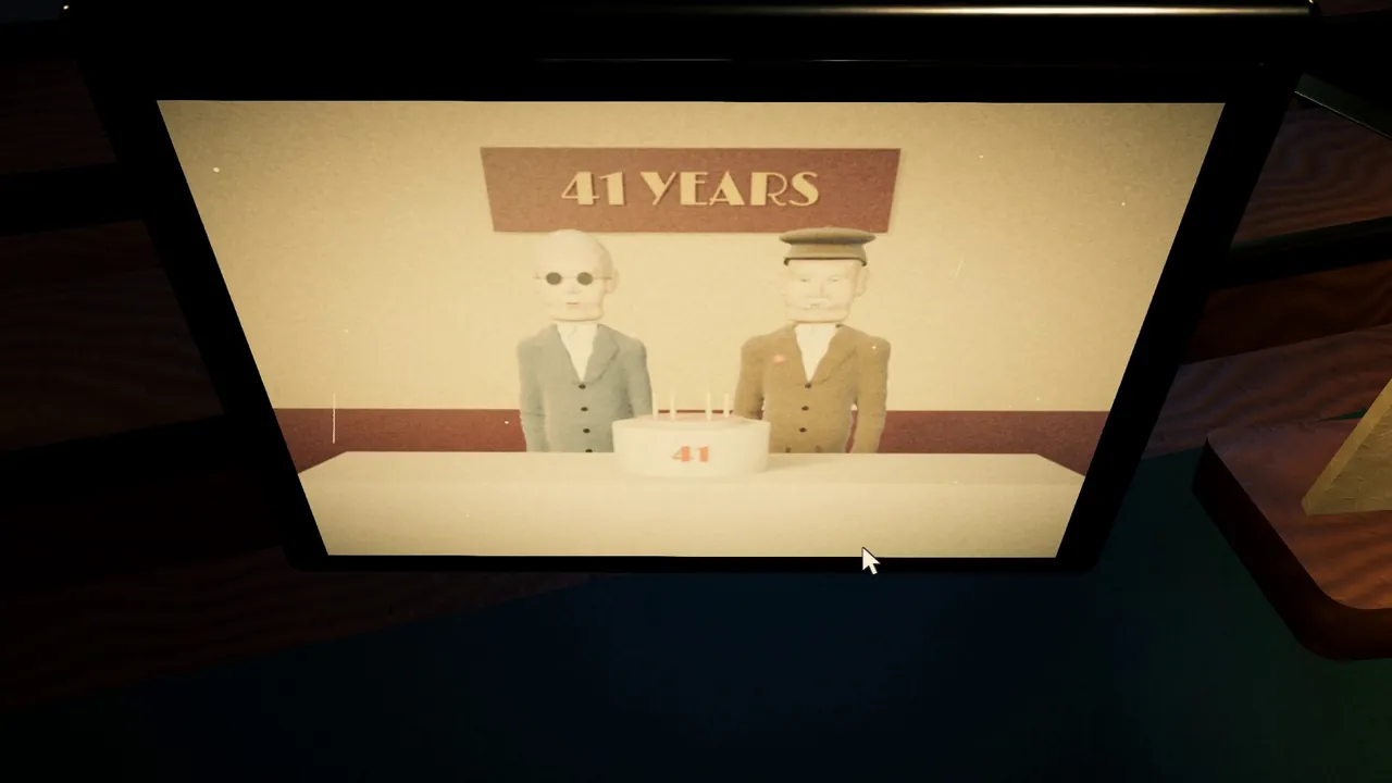 A framed photograph on the desk changing.